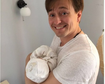 Сергей Безруков продемонстрировал фото новорожденной дочери