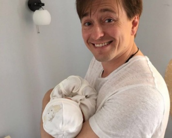 Сергей Безруков опубликовал первое фото новорожденной дочери