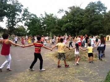 Традиционный народный праздник Ивана Купалы прошел в одесском парке