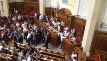 Депутаты не отказались от летних каникул - следующая сессия ВРУ состоится 6 сентября