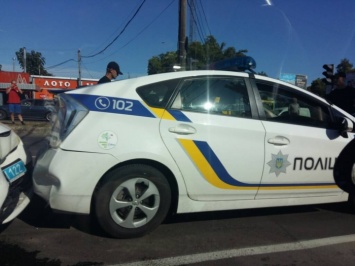Тройное ДТП в Одессе: водитель Mitsubishi стукнул сразу две машины патрульной полиции