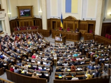 За изменения в закон о госслужбе голосовали два нардепа, которых не было в зале - эксперт