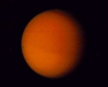 Загадочная оранжевая луна может быть домом для инопланетной жизни