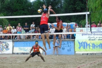На Кубке Украины по пляжному волейболу черниговцы заняли 1-е и 4-е места
