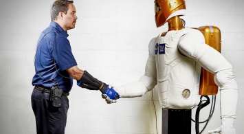 У рабочих GM появится «механическая рука»: видео