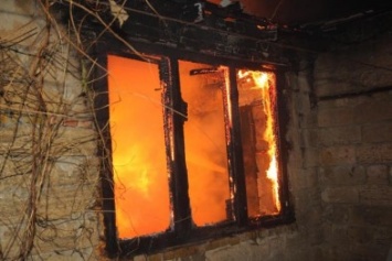 В Покровске (Красноармейске) в результате пожара погиб 89-летний мужчина