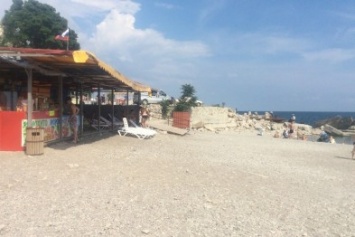 Жители Симеиза жалуются на незаконный пляжный бар