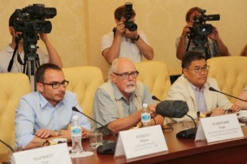 Аксенов провел встречу с иностранными журналистами (ФОТО)