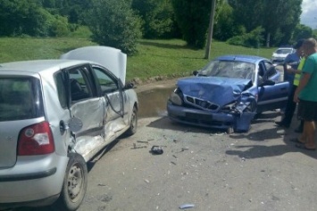В Харькове иномарка врезалась в "легковушку": один из водителей был под "кайфом" (ФОТО)