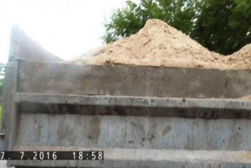 Задержали полтавчанина, который незаконно перевозил 6 тонн песка