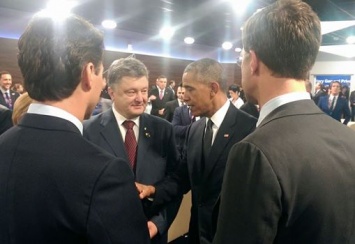Появились фото встречи Петра Порошенко с Обамой и Меркель на полях саммита НАТО