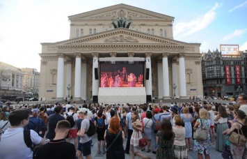 Большой театр покажет на уличном экране прямую трансляцию балета «Драгоценности» бесплатно