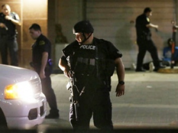 Полицейский робот ликвидировал "обиженного на белых" снайпера-афроамериканца из Далласа, его сообщники сдались
