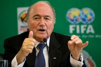 Экс-главе FIFA Блаттеру удалили часть уха из-за рака кожи