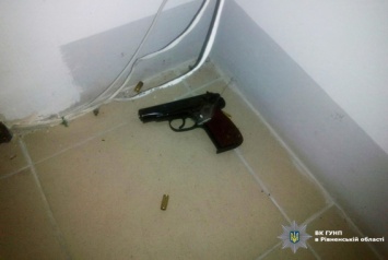 Житель Ровно представился депутатом и расстрелял полицейских в своей квартире