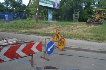 Сегодня в Херсоне из-за ремонта дороги при въезде на Таврический образовалась пробка