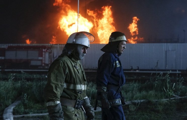 СМИ: На горящей в Киевской области нефтебазе прогремел новый взрыв