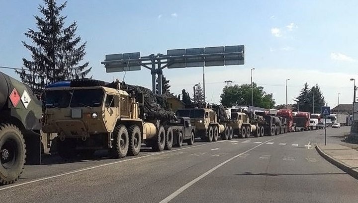 Венгерские СМИ заметили на границе с Украиной колонну военной техники
