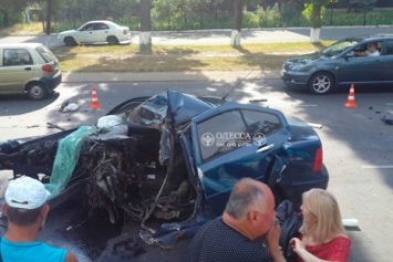 В Одессе на Пересыпи случилась страшная авария: Есть погибшие (ФОТО)