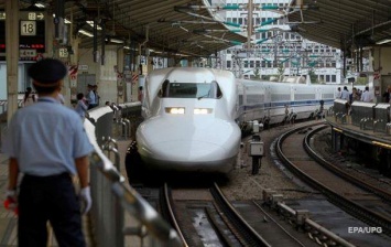 В Японии приостановили скоростные поезда