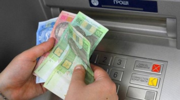 Харьковчанин похищал деньги из банкоматов с помощью липкой ленты