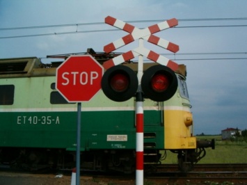 В Тульской области поезд Москва-Адлер столкнулся с автомобилем