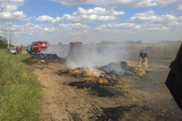 Вчера на Херсонщине горел трактор с сеном внутри