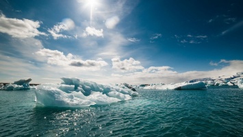 Ученые: В июне таяние льдов в Арктике достигло рекордно высокой скорости