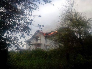 Молния чуть не сожгла жилой дом в Хмельницком