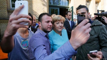 Меркель призвала беженцев уважать местные традиции