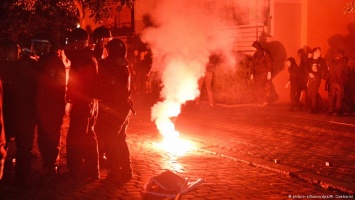 Акция левых радикалов в Берлине переросла в столкновения с полицией