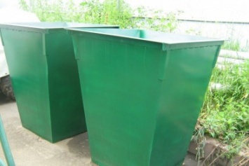 Городские коммунальщики установили новые мусорные контейнеры