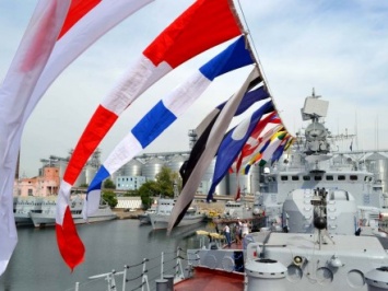 Одесса отметила день поднятия военно-морского флага на фрегате "Гетман Сагайдачный"