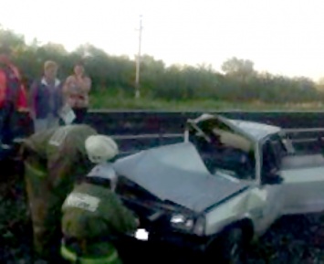 В Тульской области в ДТП с поездом Москва - Адлер погиб автомобилист
