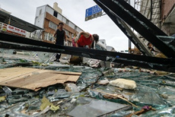 Тайфун на Тайване разрушил больше тысячи домов, отменены 400 авиаресов