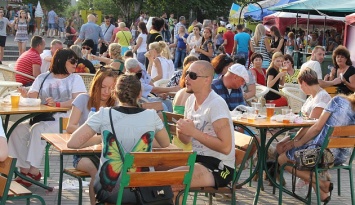 В Бердянске проходит зрелищный фестиваль морепродуктов (ФОТО)