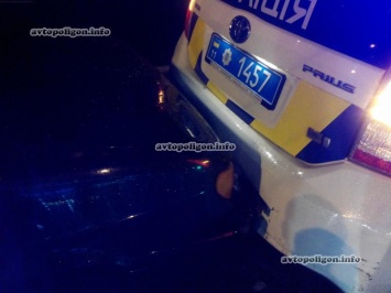 ДТП в Киеве: на Дружбы народов ВАЗ и Honda протаранили 2 полицейских Toyota Prius. ФОТО
