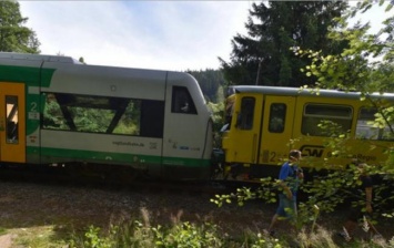 В Чехии столкнулись два пассажирских поезда: есть пострадавшие
