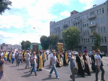 В Харькове «крестный ход за мир» не обошелся без георгиевской ленты и Николай II