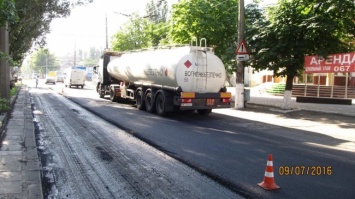 Грузовики нарушают запреты на передвижение и продолжают разрушать дороги в Николаеве - активист
