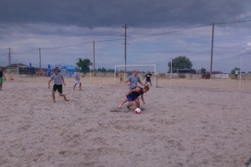 В Бердянске прошли первые матчи чемпионата города по пляжному футболу