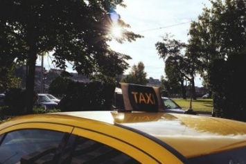 Криворожский уголовник ранил таксиста в центре Днепра (ФОТО 18+)