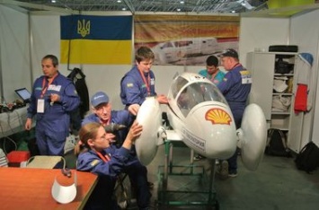 Харьковские изобретатели участвуют в соревнованиях с литром бензина и девушкой-пилотом