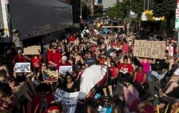В США вспыхнули протесты против полиции