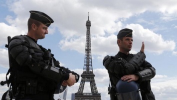 В Париже из-за вероятности взрыва был эвакуирован отель, где находится сборная Франции