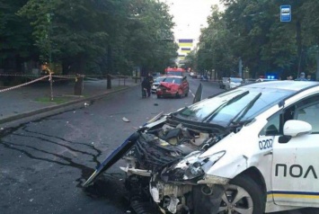 В Харькове в аварии с полицейскими погибло 2 человека (Видео)