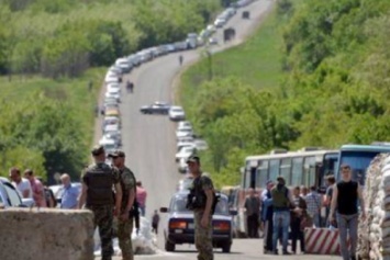 КПВВ Донбасса на выходных штурмовало около 20 тыс. человек