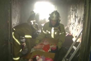 В Харькове горела пятиэтажка: спасатели выводили людей из огня (ФОТО)