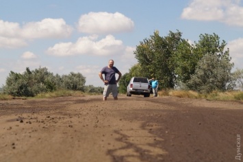 Аттракцион по выживанию: глубина ям на дорогах Одесской области доходит до колена