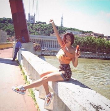 Певица Нюша опубликовала в Instagram снимок в откровенном наряде